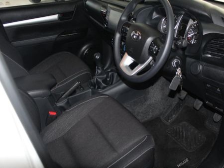 2026-Toyota-Hilux-24-GD-6-Raider-4x4-Double-Cab_3