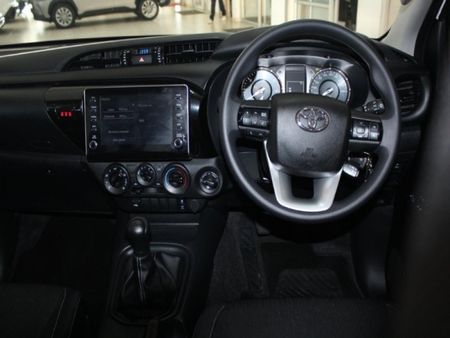2026-Toyota-Hilux-24-GD-6-Raider-4x4-Double-Cab_4