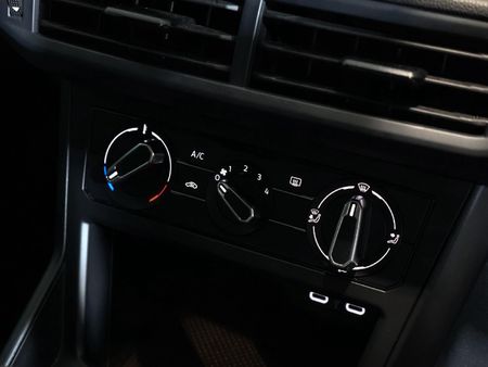 2022-Volkswagen-Polo-10-TSI_9