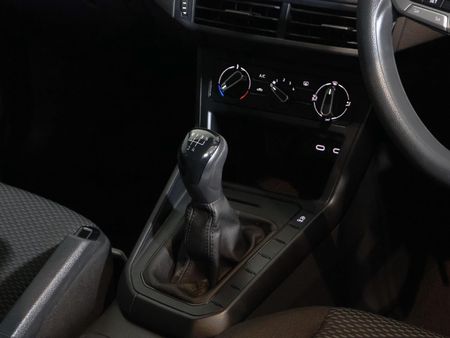 2022-Volkswagen-Polo-10-TSI_12