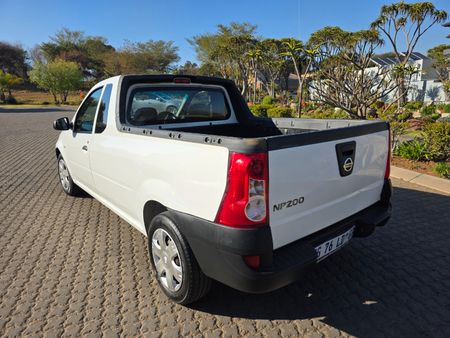 2016-Nissan-NP200-16-AC-Safety-Pack_6