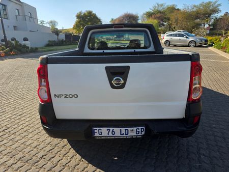 2016-Nissan-NP200-16-AC-Safety-Pack_7