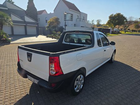 2016-Nissan-NP200-16-AC-Safety-Pack_8