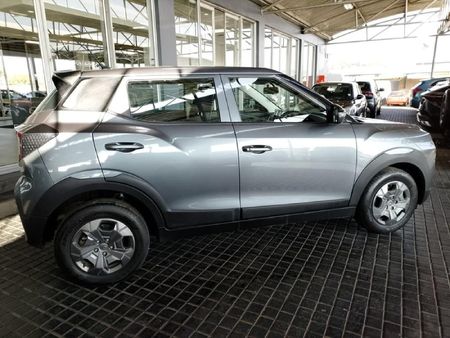 2025-Mahindra-XUV-3XO-12T-MX2-Auto_7