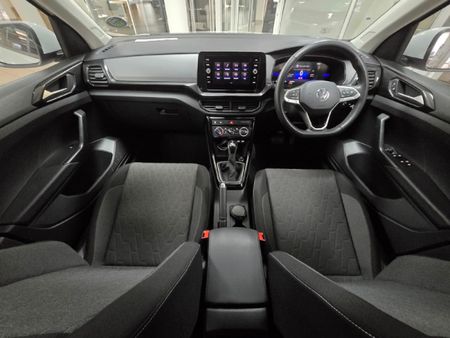 2025-Volkswagen-T-Cross-10-TSI-Life-Auto_14
