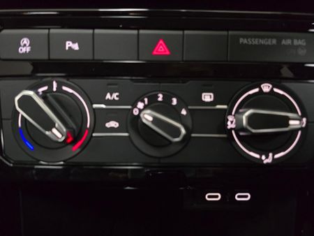 2025-Volkswagen-T-Cross-10-TSI-Life-Auto_15