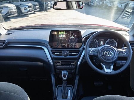 2026-Toyota-Urban-Cruiser-15-XR-Auto_4