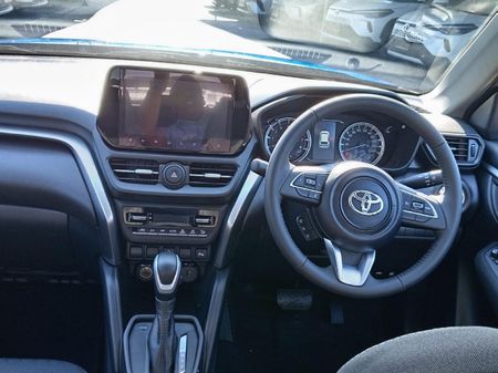 2026-Toyota-Urban-Cruiser-15-XR-Auto_4