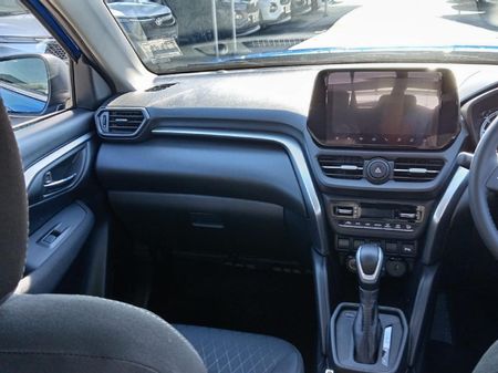 2026-Toyota-Urban-Cruiser-15-XR-Auto_5