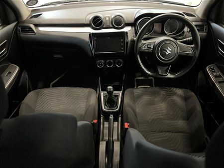 2023-Suzuki-Swift-12-GLX_11
