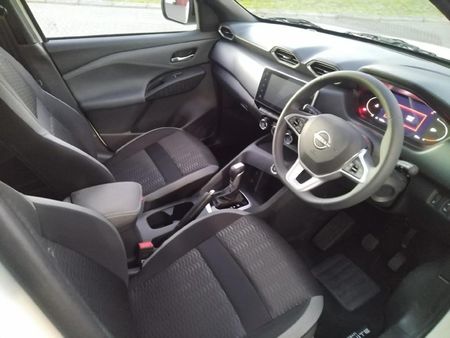 2025-Nissan-Magnite-10T-Acenta-Auto_10