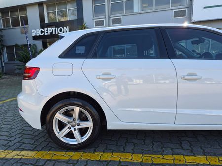 2019-Audi-A3-Sportback-10-TFSI-Auto-30-TFSI_10