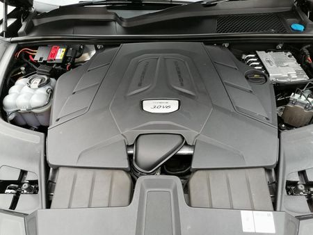 2022-Porsche-Cayenne-Coupe_10
