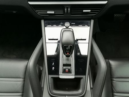 2022-Porsche-Cayenne-Coupe_7