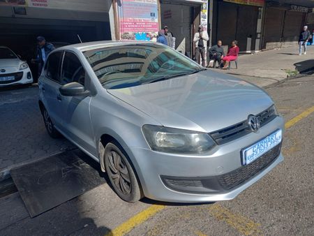 2014-Volkswagen-Polo-6-Hatchback_0