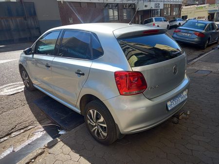 2014-Volkswagen-Polo-6-Hatchback_4
