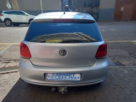 2014-Volkswagen-Polo-6-Hatchback_5