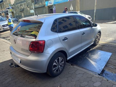 2014-Volkswagen-Polo-6-Hatchback_6