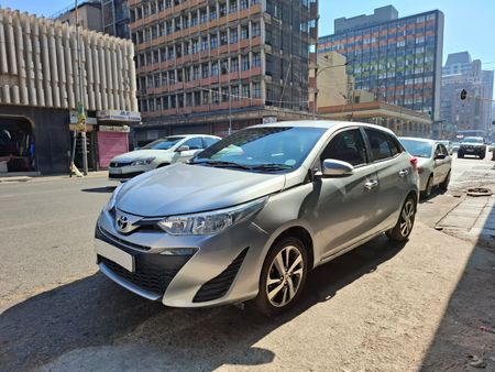 2019-Toyota-Yaris-15-XS-Auto-5-dr_1