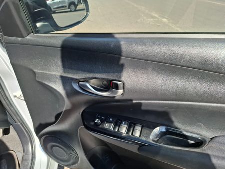 2019-Toyota-Yaris-15-XS-Auto-5-dr_5
