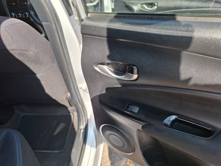 2019-Toyota-Yaris-15-XS-Auto-5-dr_8