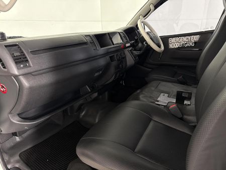 2024-Toyota-Quantum-25-D-4D-Sesfikile-16-seat_7