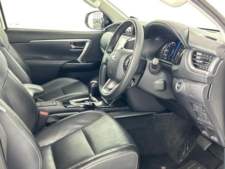 2023-Toyota-Fortuner-24-GD-6-Raised-Body-Auto_9