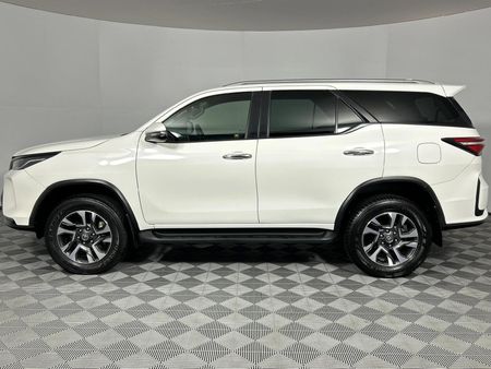 2023-Toyota-Fortuner-24-GD-6-Raised-Body-Auto_19