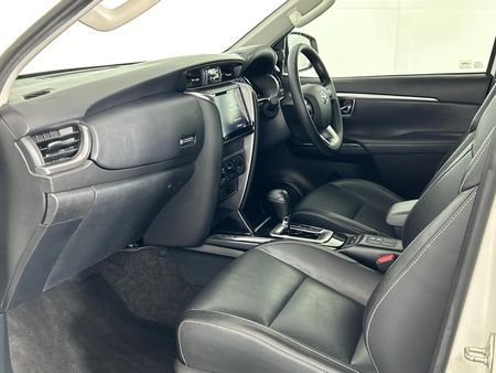 2023-Toyota-Fortuner-24-GD-6-Raised-Body-Auto_8