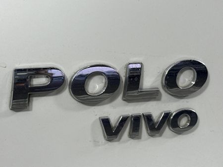 2011-Volkswagen-Polo-Vivo-14-Trendline-5-dr_11