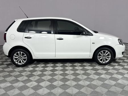 2011-Volkswagen-Polo-Vivo-14-Trendline-5-dr_16