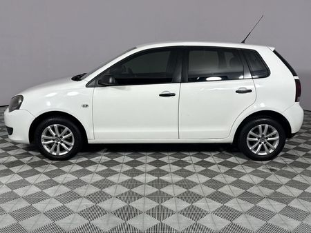 2011-Volkswagen-Polo-Vivo-14-Trendline-5-dr_18