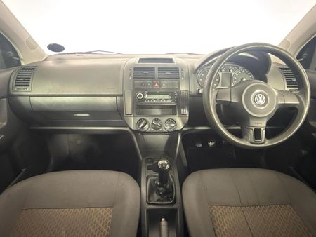 2011-Volkswagen-Polo-Vivo-14-Trendline-5-dr_1