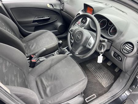 2014-Opel-Corsa-14T-Enjoy-5-dr_14