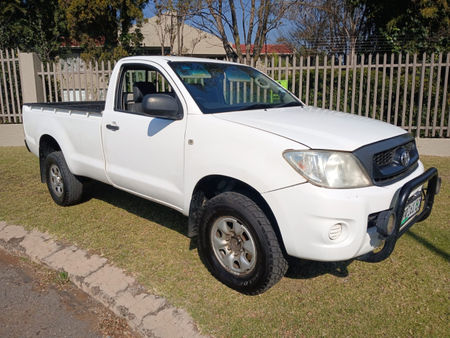 2011-Toyota-Hilux-25-D-4D-SRX-Raised-Body-Single-Cab_0
