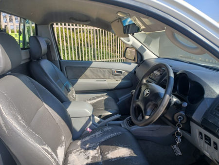 2011-Toyota-Hilux-25-D-4D-SRX-Raised-Body-Single-Cab_9