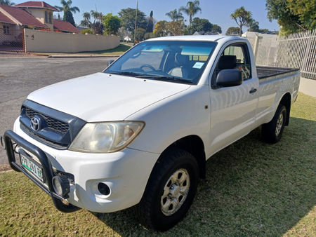 2011-Toyota-Hilux-25-D-4D-SRX-Raised-Body-Single-Cab_2