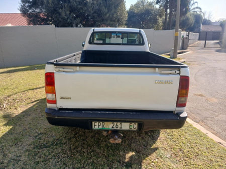 2011-Toyota-Hilux-25-D-4D-SRX-Raised-Body-Single-Cab_5
