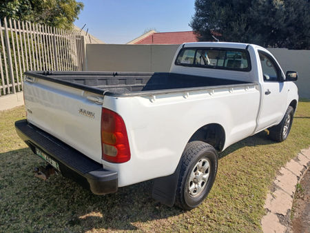 2011-Toyota-Hilux-25-D-4D-SRX-Raised-Body-Single-Cab_6