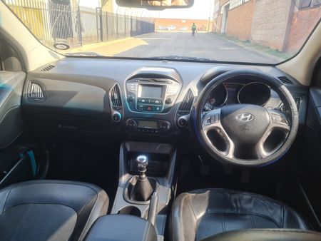 2014-Hyundai-ix35-20_8