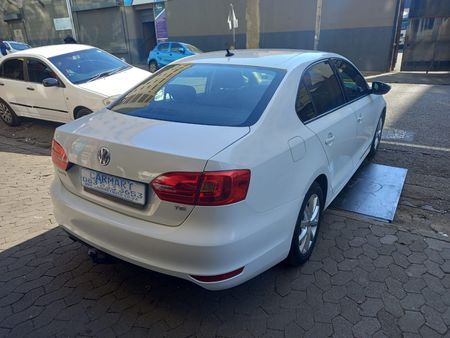 2015-Volkswagen-Jetta-GP-14-TSI-Comfortline_3