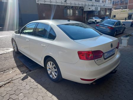 2015-Volkswagen-Jetta-GP-14-TSI-Comfortline_4