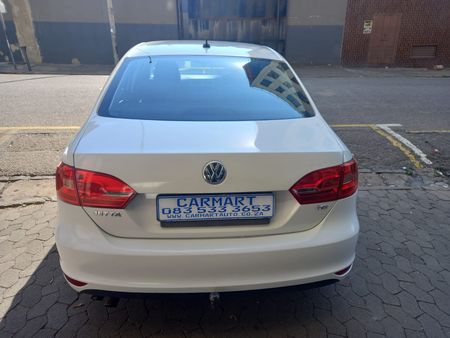 2015-Volkswagen-Jetta-GP-14-TSI-Comfortline_5