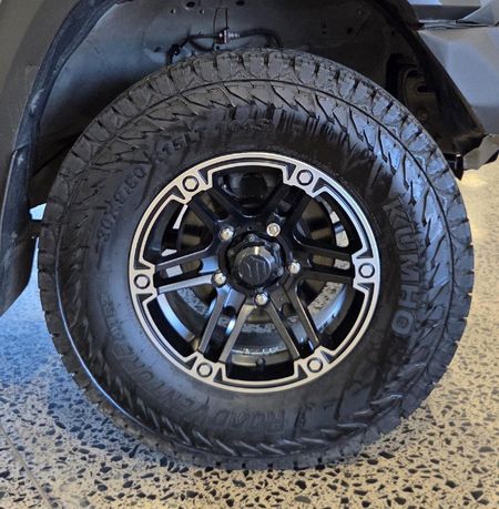 2020-Suzuki-Jimny-15-GLX_11