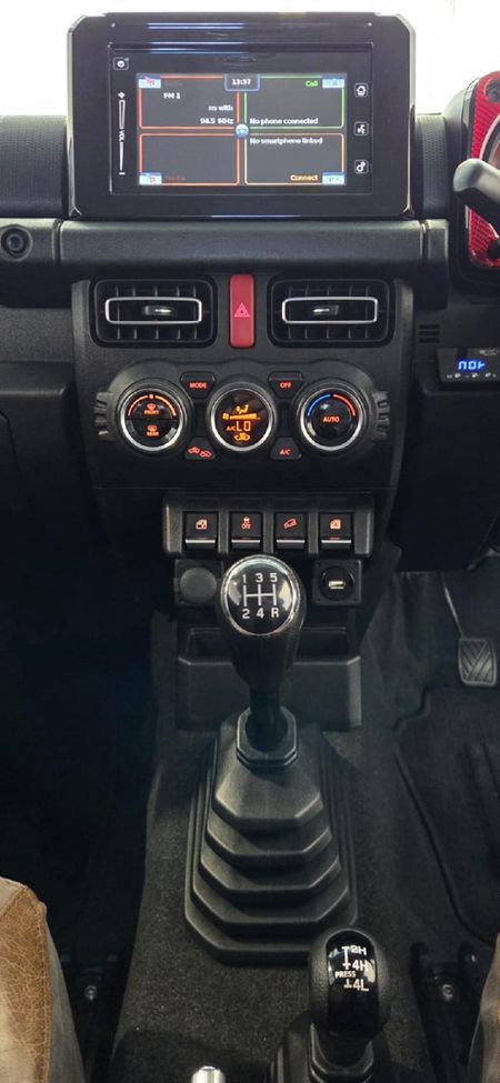 2020-Suzuki-Jimny-15-GLX_14