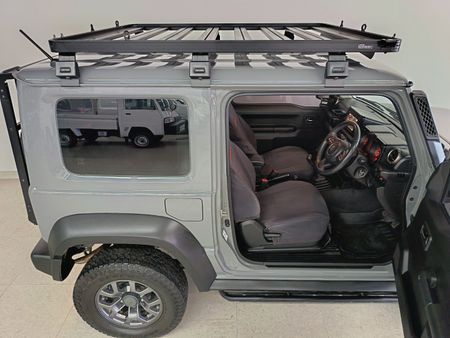 2023-Suzuki-Jimny-15-GLX_10