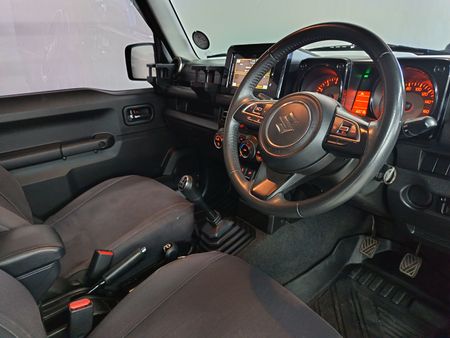 2023-Suzuki-Jimny-15-GLX_12