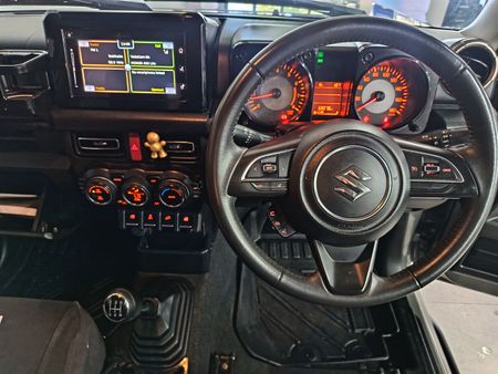 2023-Suzuki-Jimny-15-GLX_13
