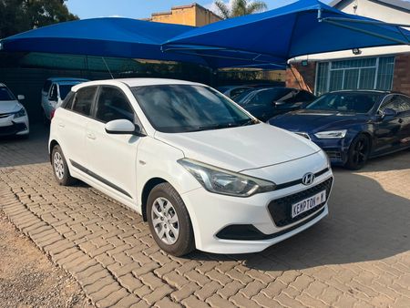 2015-Hyundai-i20-14-Fluid_0