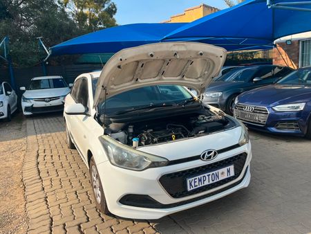2015-Hyundai-i20-14-Fluid_17